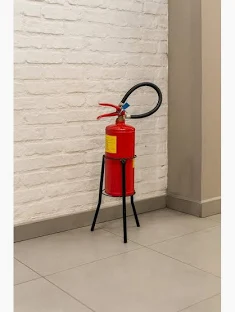 Suporte de parede para fixação de extintor